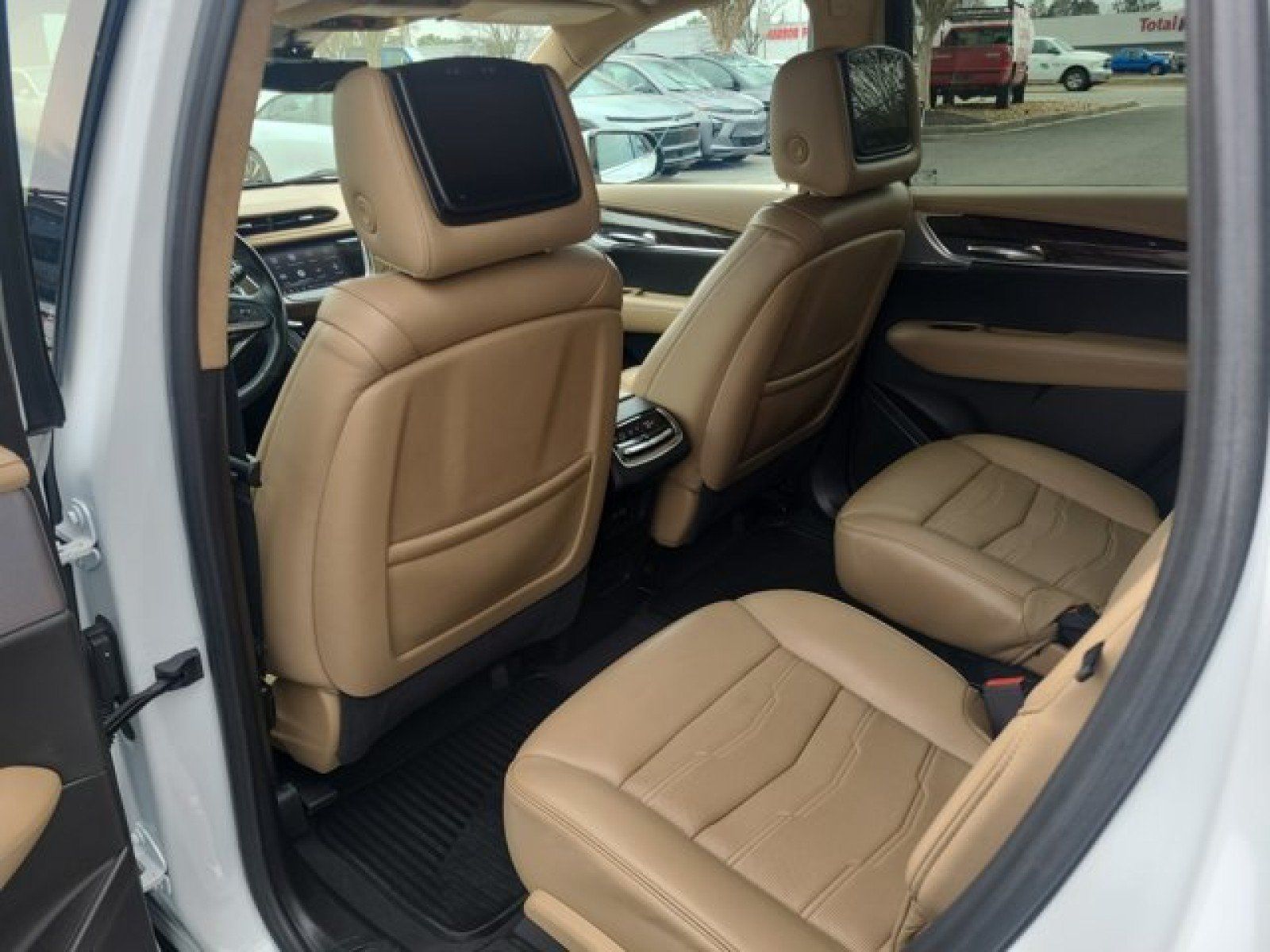Used 2023 Cadillac XT6 Premium Luxury w/ Platinum Package FWD image 41