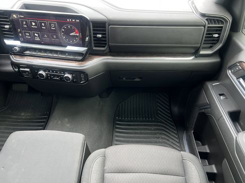 Used 2024 GMC Sierra 1500 SLE image 31