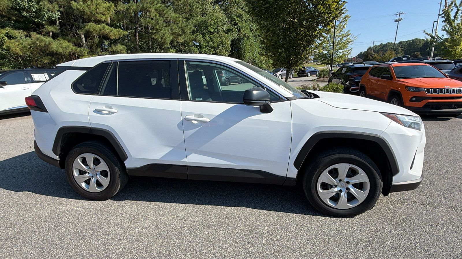 Used 2023 Toyota RAV4 LE FWD image 7