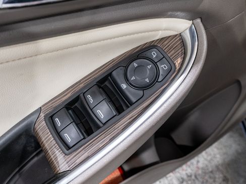 Used 2019 Chevrolet Malibu LT w/ Leather Package FWD image 13