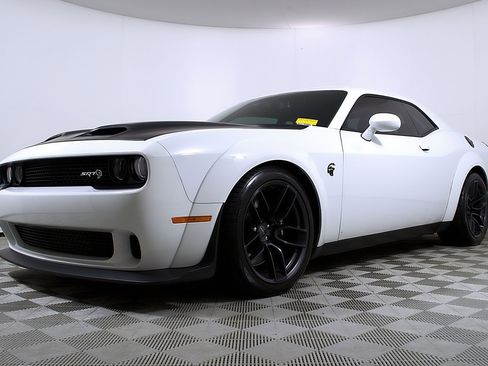 Used 2019 Dodge Challenger SRT Hellcat Redeye image 2