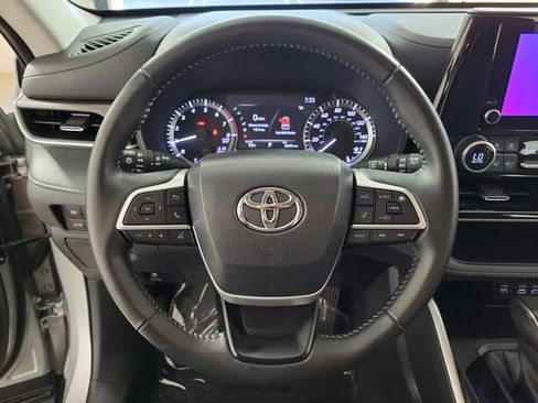 Used 2023 Toyota Highlander LE FWD image 27