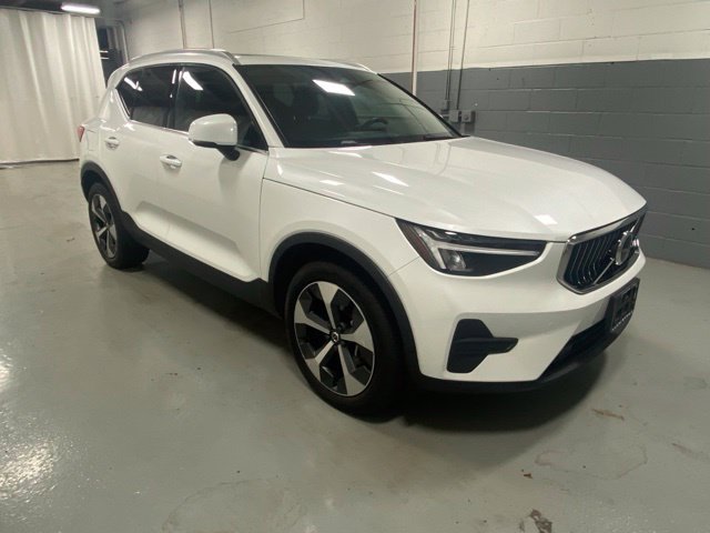 Used 2024 Volvo XC40 B5 Core AWD/4WD image 4