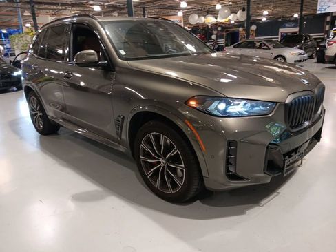 Used 2025 BMW X5 xDrive40i w/ M Sport Package AWD/4WD image 6