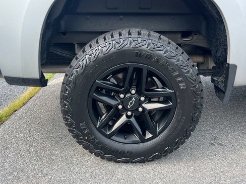 Used 2022 Chevrolet Silverado 1500 LT Trail Boss AWD/4WD image 19