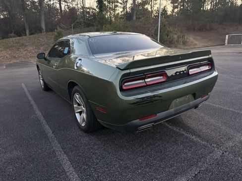 Used 2018 Dodge Challenger SXT image 4