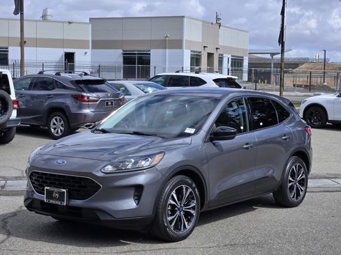 Certified 2022 Ford Escape SE w/ SE Sport Appearance Package image 8