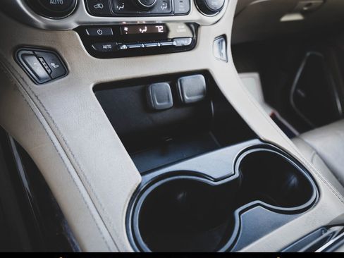 Used 2019 GMC Yukon XL SLT image 16