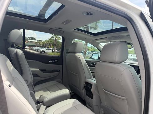 Used 2020 GMC Acadia SLT w/ Trailering Package FWD image 18