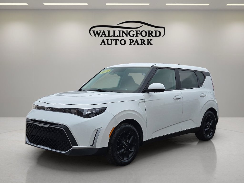 Used 2023 Kia Soul S FWD image 1
