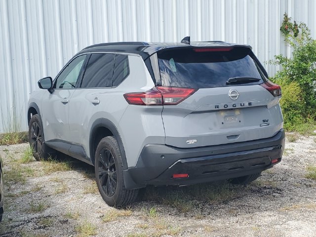 Used 2023 Nissan Rogue SV w/ SV Premium B Package FWD image 3