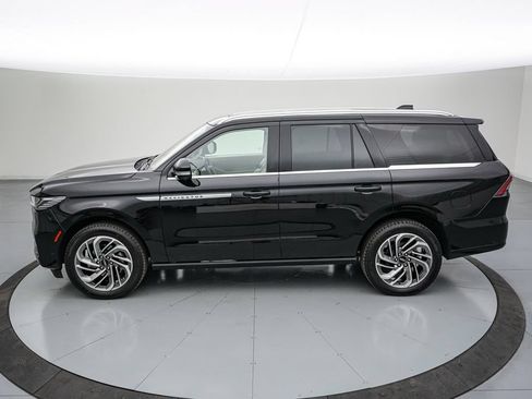 Used 2025 Lincoln Navigator Reserve AWD/4WD image 7