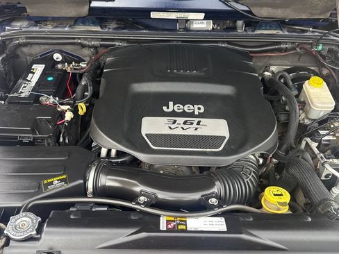 Used 2013 Jeep Wrangler Unlimited Rubicon w/ Dual Top Group AWD/4WD image 14