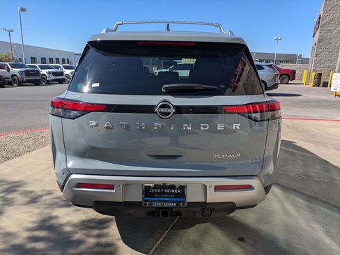 Used 2022 Nissan Pathfinder Platinum w/ Cargo Package FWD image 4