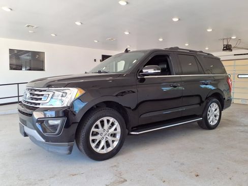 Used 2020 Ford Expedition XLT w/ Equipment Group 202A RWD image 2