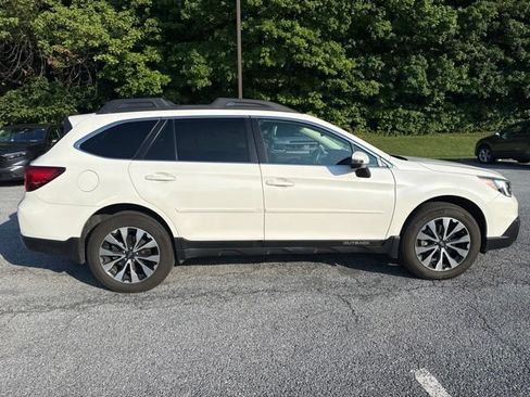 Used 2017 Subaru Outback 3.6R Limited AWD/4WD image 6