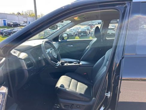 Used 2024 Nissan Rogue SL image 6