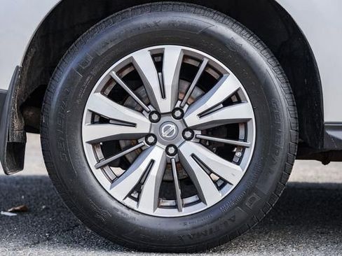 Used 2017 Nissan Pathfinder S image 14