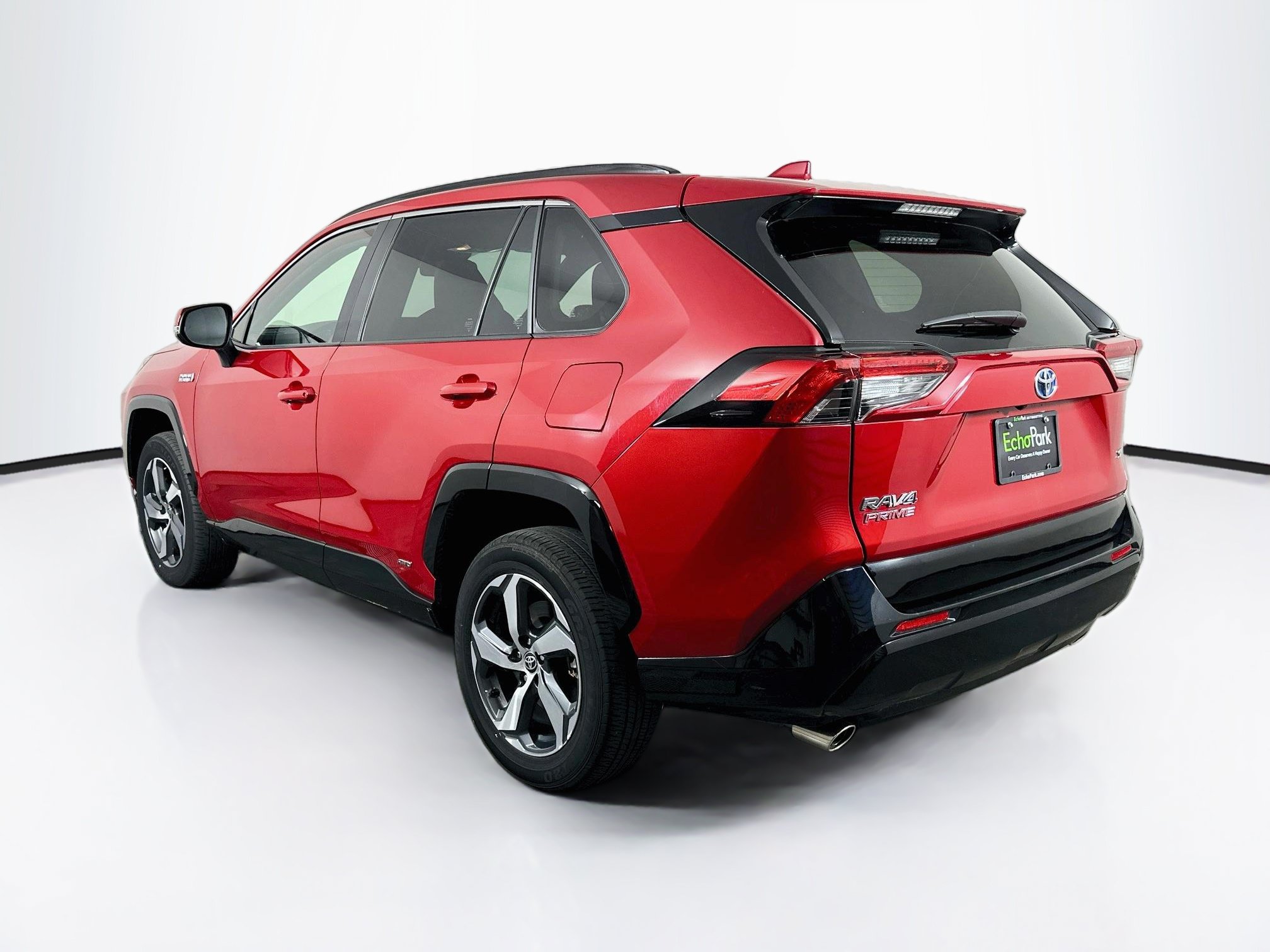 Used 2021 Toyota RAV4 SE w/ Weather & Moonroof Package AWD/4WD image 5