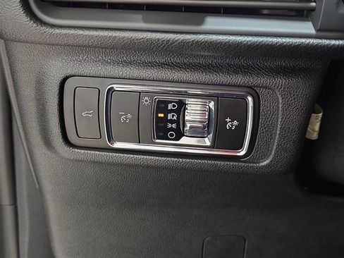 Used 2025 Lincoln Corsair AWD w/ Equipment Group 101A image 22