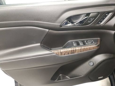 Used 2023 GMC Acadia Denali w/ Denali Technology Package FWD image 25