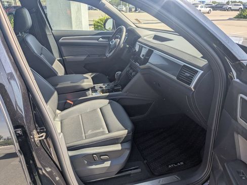 Used 2023 Volkswagen Atlas Cross Sport SEL AWD/4WD image 31