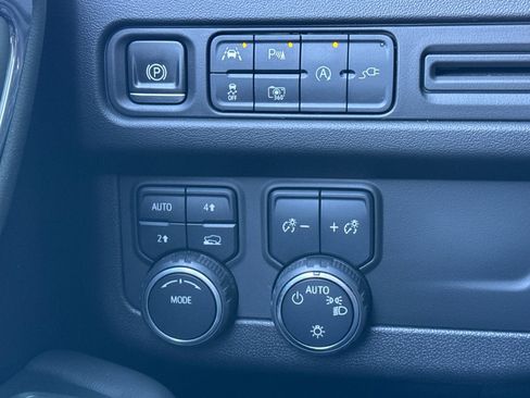 Used 2022 Chevrolet Tahoe LT w/ Luxury Package image 38