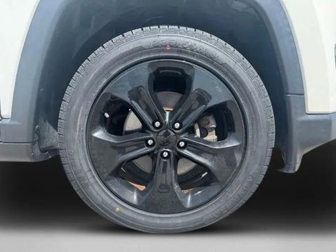 Used 2021 Jeep Compass Latitude FWD image 29