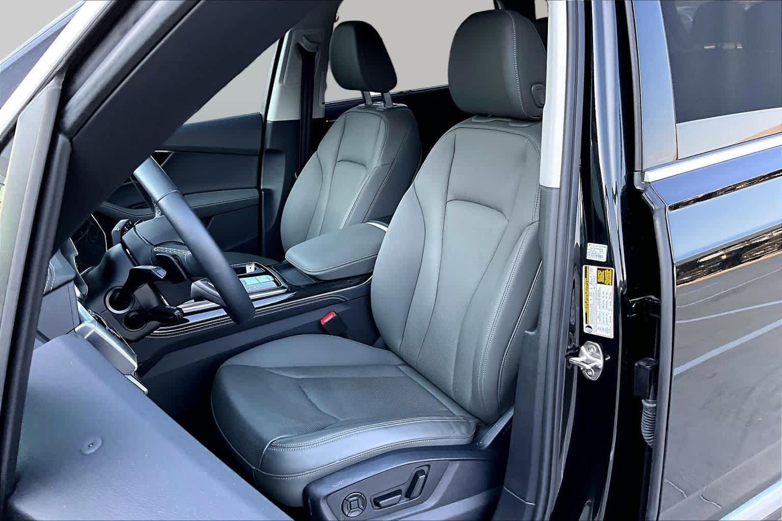 Certified 2025 Audi Q7 3.0T Premium Plus AWD/4WD image 8