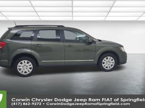 Used 2019 Dodge Journey SE image 16
