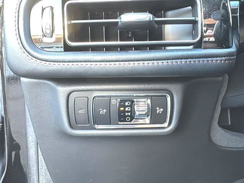 Used 2023 Lincoln Aviator Standard w/ Class IV Trailer Tow Package image 9