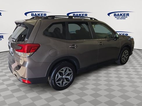 Used 2023 Subaru Forester Premium image 4