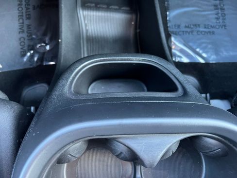 Used 2025 Chrysler Pacifica Select image 41