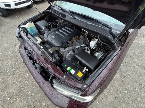 Used 2019 Toyota Sequoia Limited w/ Safety & Convenience Package image 4