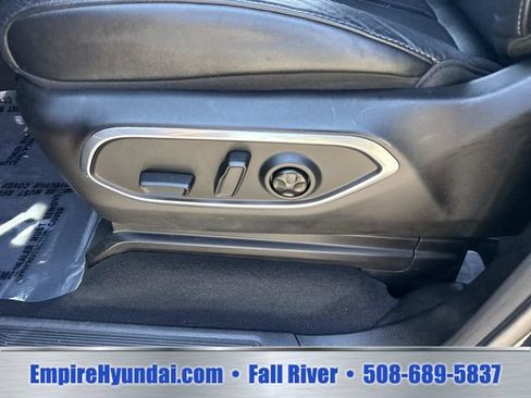 Used 2024 Jeep Wagoneer L Series II w/ Flexible Seating Group AWD/4WD image 21