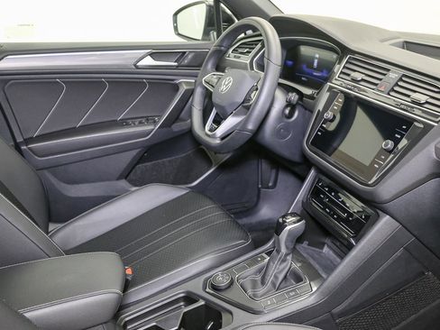 Certified 2024 Volkswagen Tiguan SE R-Line image 24