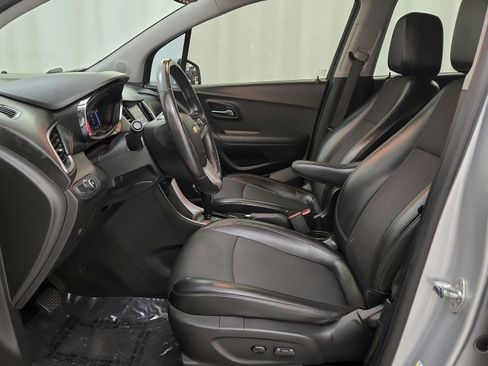 Used 2019 Chevrolet Trax LT w/ LT Convenience Package AWD/4WD image 18