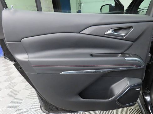 Used 2024 Chevrolet Traverse RS image 65