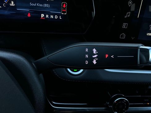 Used 2025 Chevrolet Equinox LT image 35