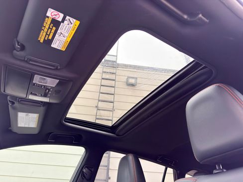 Used 2018 Toyota RAV4 SE image 24