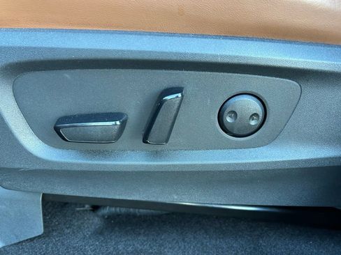 Used 2023 Nissan Pathfinder Platinum w/ Cargo Package image 19