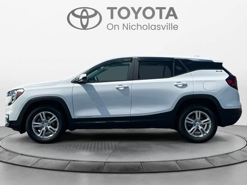 Used 2024 GMC Terrain SLE FWD image 2