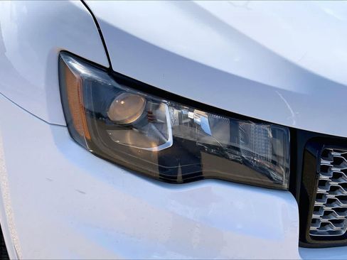 Used 2018 Jeep Grand Cherokee Altitude RWD image 26
