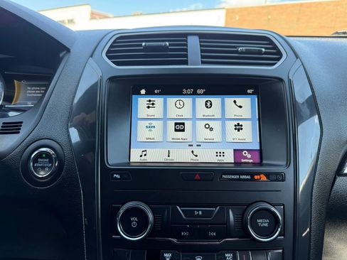 Used 2018 Ford Explorer XLT w/ Equipment Group 202A AWD/4WD image 37
