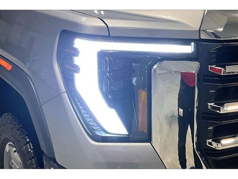 Used 2025 GMC Sierra 2500 SLE w/ SLE Convenience Package image 28