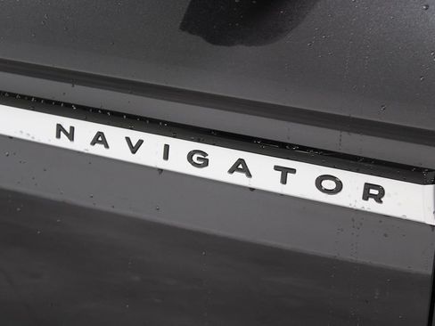 New 2026 Lincoln Navigator Premiere AWD/4WD image 11