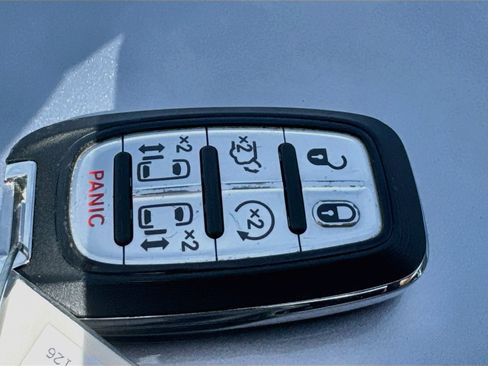 Used 2024 Chrysler Pacifica Limited FWD image 32