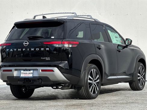 New 2025 Nissan Pathfinder Platinum image 5