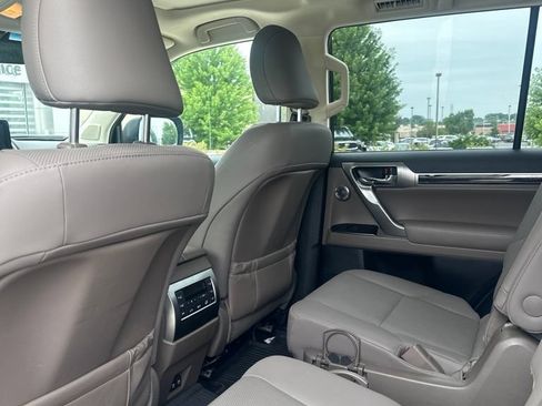 Used 2023 Lexus GX 460 Premium w/ Accessory Package AWD/4WD image 23