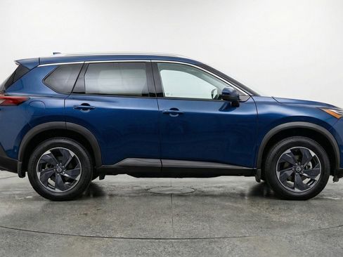 Used 2025 Nissan Rogue SV FWD image 11